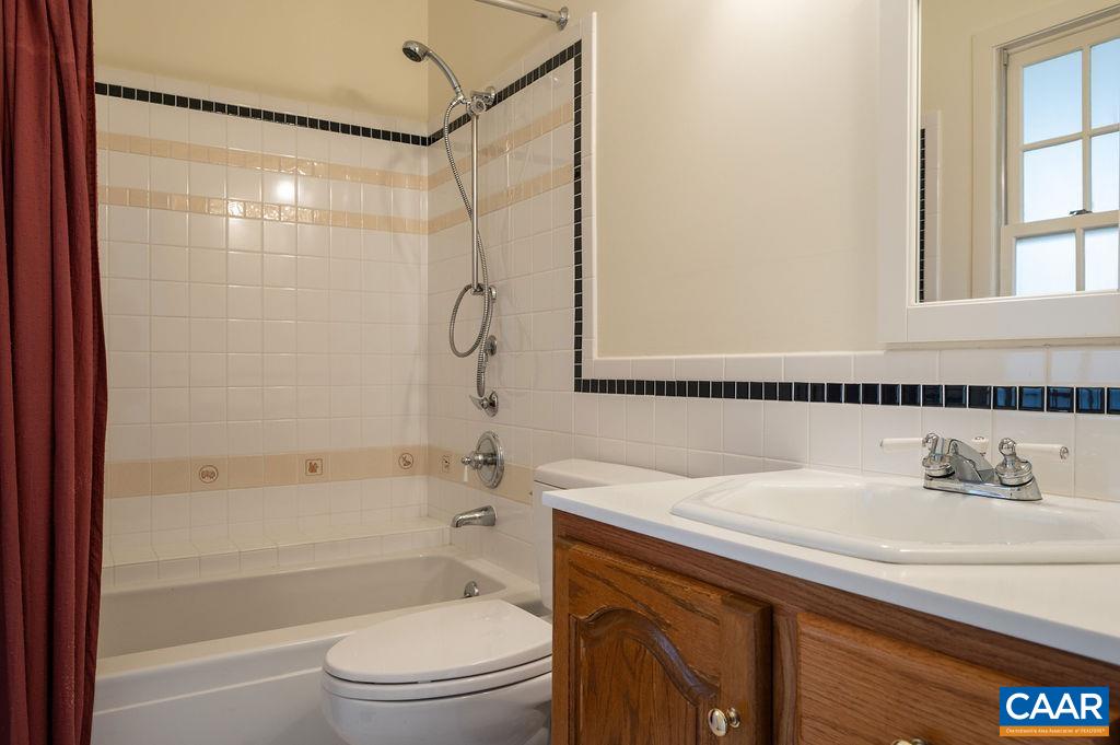 907 COTTAGE LN, CHARLOTTESVILLE, Virginia 22903, 4 Bedrooms Bedrooms, ,3 BathroomsBathrooms,Residential,907 COTTAGE LN,661152 MLS # 661152