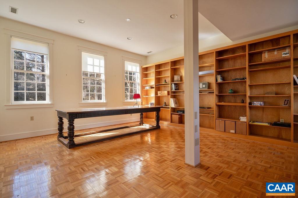 907 COTTAGE LN, CHARLOTTESVILLE, Virginia 22903, 4 Bedrooms Bedrooms, ,3 BathroomsBathrooms,Residential,907 COTTAGE LN,661152 MLS # 661152