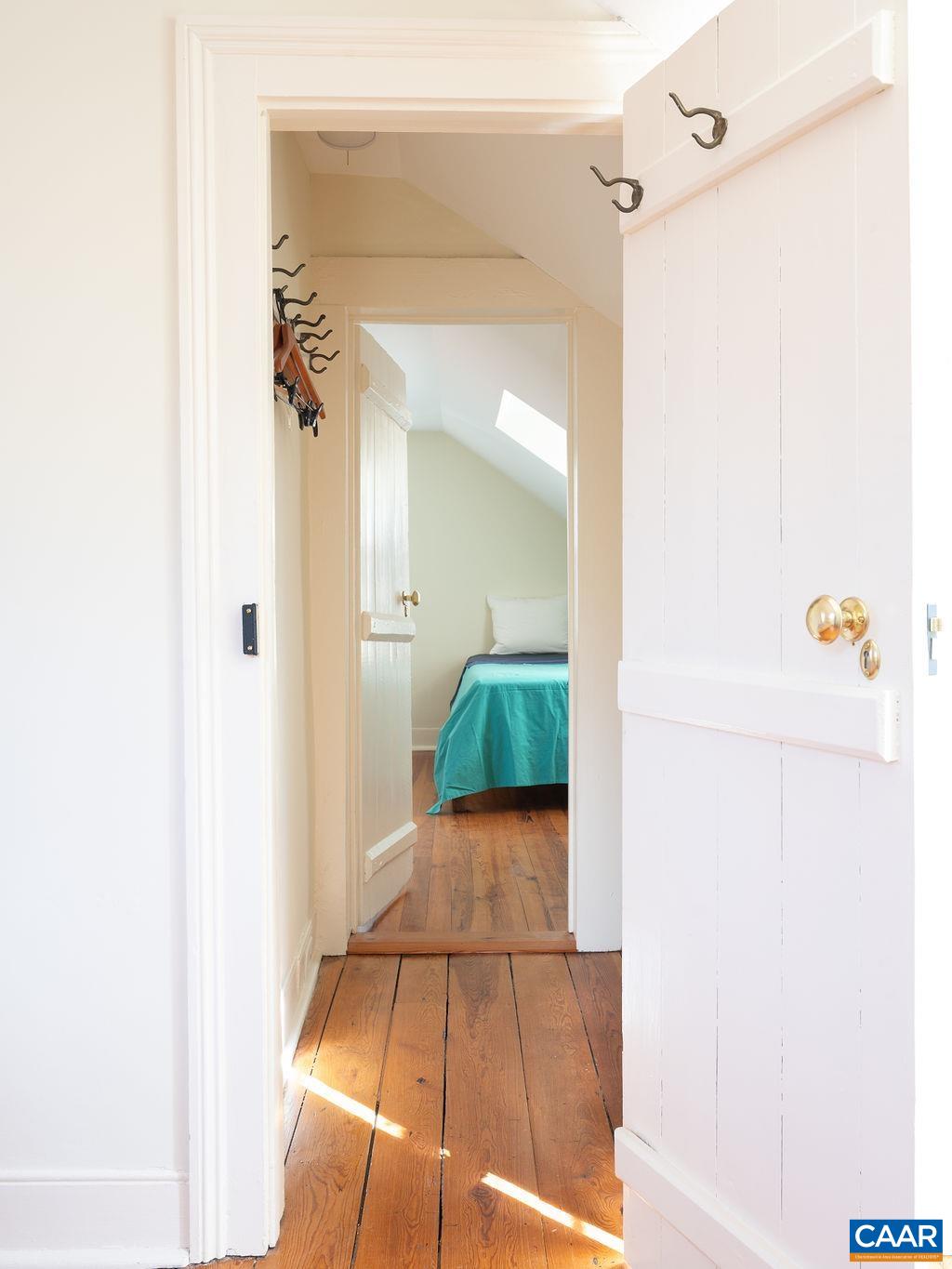 907 COTTAGE LN, CHARLOTTESVILLE, Virginia 22903, 4 Bedrooms Bedrooms, ,3 BathroomsBathrooms,Residential,907 COTTAGE LN,661152 MLS # 661152