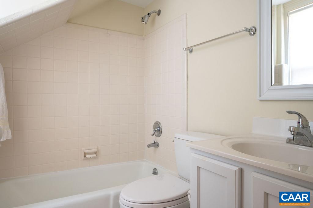 907 COTTAGE LN, CHARLOTTESVILLE, Virginia 22903, 4 Bedrooms Bedrooms, ,3 BathroomsBathrooms,Residential,907 COTTAGE LN,661152 MLS # 661152