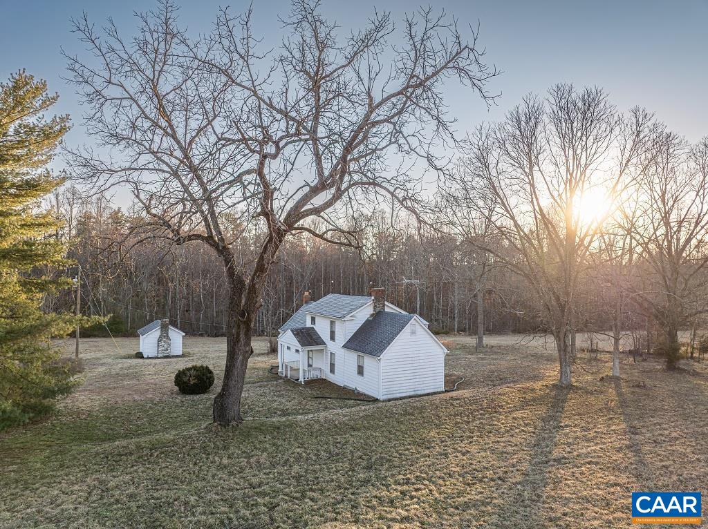 25805 N JAMES MADISON HWY, NEW CANTON, Virginia 23123, 3 Bedrooms Bedrooms, ,1 BathroomBathrooms,Residential,A Rare Piece of History and Acreage Awaits You! Es,25805 N JAMES MADISON HWY,675053 MLS # 675053