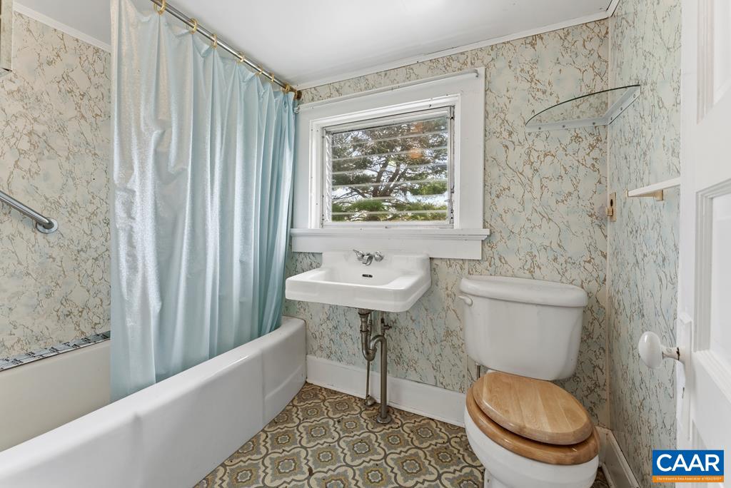 25805 N JAMES MADISON HWY, NEW CANTON, Virginia 23123, 3 Bedrooms Bedrooms, ,1 BathroomBathrooms,Residential,A Rare Piece of History and Acreage Awaits You! Es,25805 N JAMES MADISON HWY,675053 MLS # 675053