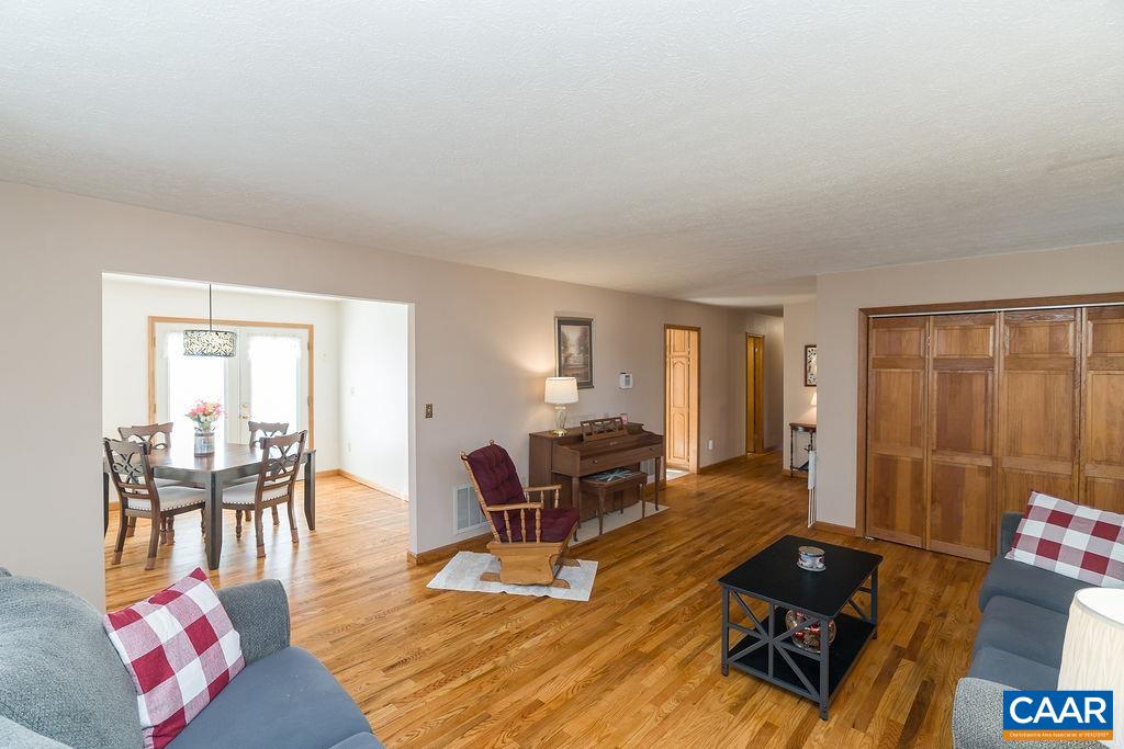 43 DOGWOOD RD, STUARTS DRAFT, Virginia 24477, 4 Bedrooms Bedrooms, ,3 BathroomsBathrooms,Residential,43 DOGWOOD RD,675063 MLS # 675063 43 DOGWOOD RD, STUARTS DRAFT, Virginia 24477, 4 Bedrooms Bedrooms, ,3 BathroomsBathrooms,Residential,43 DOGWOOD RD,675063 MLS # 675063