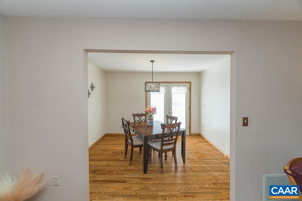 43 DOGWOOD RD, STUARTS DRAFT, Virginia 24477, 4 Bedrooms Bedrooms, ,3 BathroomsBathrooms,Residential,43 DOGWOOD RD,675063 MLS # 675063 43 DOGWOOD RD, STUARTS DRAFT, Virginia 24477, 4 Bedrooms Bedrooms, ,3 BathroomsBathrooms,Residential,43 DOGWOOD RD,675063 MLS # 675063