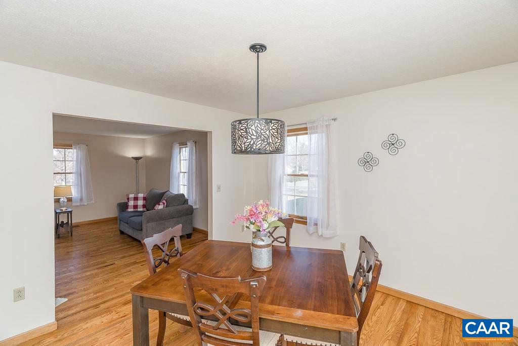 43 DOGWOOD RD, STUARTS DRAFT, Virginia 24477, 4 Bedrooms Bedrooms, ,3 BathroomsBathrooms,Residential,43 DOGWOOD RD,675063 MLS # 675063 43 DOGWOOD RD, STUARTS DRAFT, Virginia 24477, 4 Bedrooms Bedrooms, ,3 BathroomsBathrooms,Residential,43 DOGWOOD RD,675063 MLS # 675063