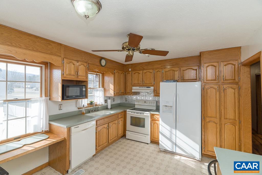 43 DOGWOOD RD, STUARTS DRAFT, Virginia 24477, 4 Bedrooms Bedrooms, ,3 BathroomsBathrooms,Residential,43 DOGWOOD RD,675063 MLS # 675063 43 DOGWOOD RD, STUARTS DRAFT, Virginia 24477, 4 Bedrooms Bedrooms, ,3 BathroomsBathrooms,Residential,43 DOGWOOD RD,675063 MLS # 675063