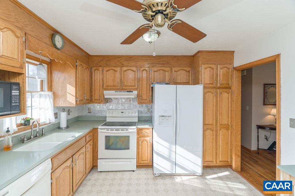 43 DOGWOOD RD, STUARTS DRAFT, Virginia 24477, 4 Bedrooms Bedrooms, ,3 BathroomsBathrooms,Residential,43 DOGWOOD RD,675063 MLS # 675063 43 DOGWOOD RD, STUARTS DRAFT, Virginia 24477, 4 Bedrooms Bedrooms, ,3 BathroomsBathrooms,Residential,43 DOGWOOD RD,675063 MLS # 675063