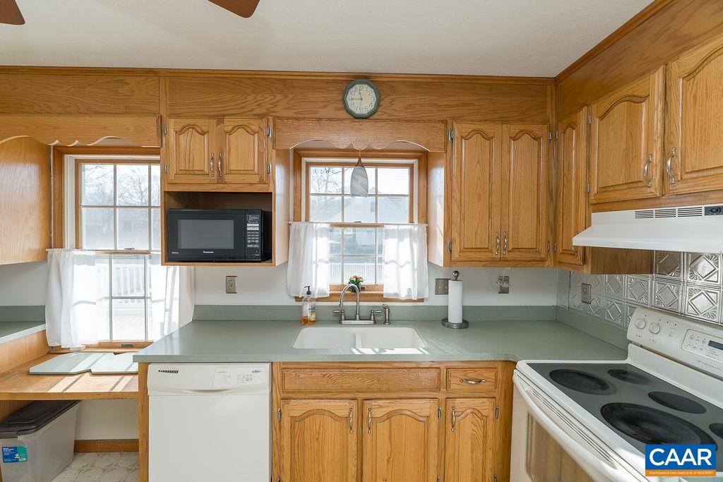 43 DOGWOOD RD, STUARTS DRAFT, Virginia 24477, 4 Bedrooms Bedrooms, ,3 BathroomsBathrooms,Residential,43 DOGWOOD RD,675063 MLS # 675063 43 DOGWOOD RD, STUARTS DRAFT, Virginia 24477, 4 Bedrooms Bedrooms, ,3 BathroomsBathrooms,Residential,43 DOGWOOD RD,675063 MLS # 675063