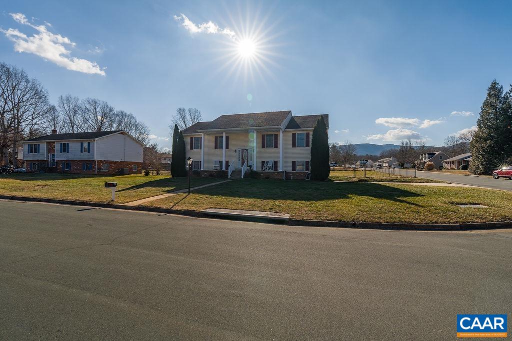 43 DOGWOOD RD, STUARTS DRAFT, Virginia 24477, 4 Bedrooms Bedrooms, ,3 BathroomsBathrooms,Residential,43 DOGWOOD RD,675063 MLS # 675063 43 DOGWOOD RD, STUARTS DRAFT, Virginia 24477, 4 Bedrooms Bedrooms, ,3 BathroomsBathrooms,Residential,43 DOGWOOD RD,675063 MLS # 675063