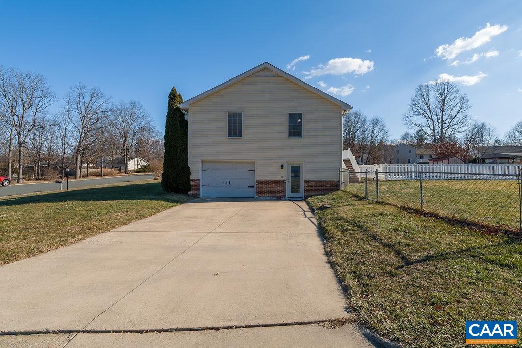 43 DOGWOOD RD, STUARTS DRAFT, Virginia 24477, 4 Bedrooms Bedrooms, ,3 BathroomsBathrooms,Residential,43 DOGWOOD RD,675063 MLS # 675063 43 DOGWOOD RD, STUARTS DRAFT, Virginia 24477, 4 Bedrooms Bedrooms, ,3 BathroomsBathrooms,Residential,43 DOGWOOD RD,675063 MLS # 675063