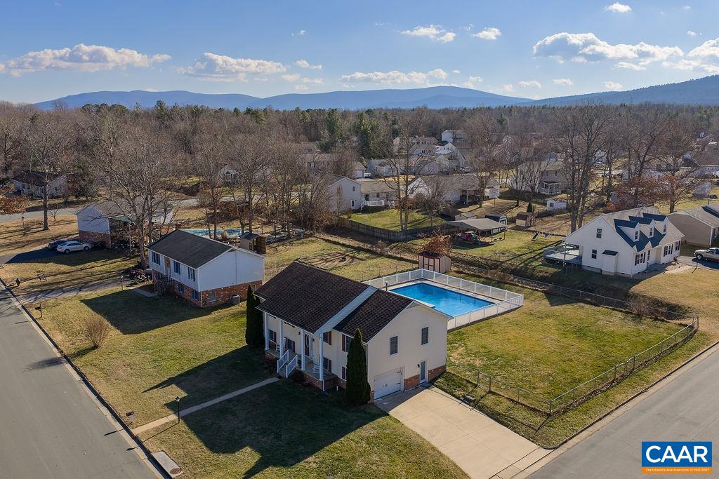 43 DOGWOOD RD, STUARTS DRAFT, Virginia 24477, 4 Bedrooms Bedrooms, ,3 BathroomsBathrooms,Residential,43 DOGWOOD RD,675063 MLS # 675063 43 DOGWOOD RD, STUARTS DRAFT, Virginia 24477, 4 Bedrooms Bedrooms, ,3 BathroomsBathrooms,Residential,43 DOGWOOD RD,675063 MLS # 675063