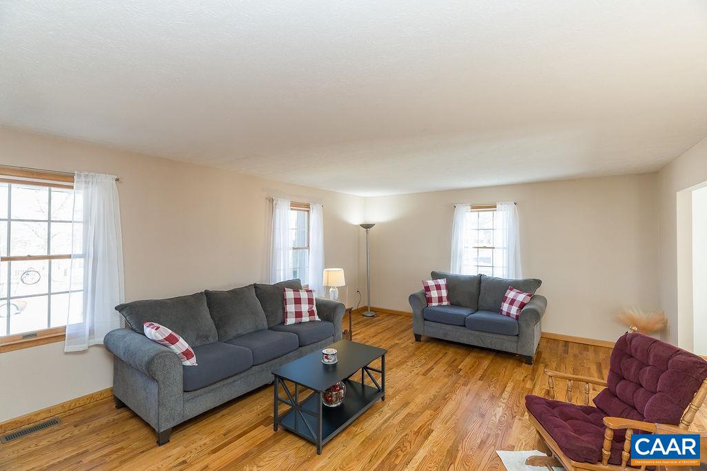 43 DOGWOOD RD, STUARTS DRAFT, Virginia 24477, 4 Bedrooms Bedrooms, ,3 BathroomsBathrooms,Residential,43 DOGWOOD RD,675063 MLS # 675063 43 DOGWOOD RD, STUARTS DRAFT, Virginia 24477, 4 Bedrooms Bedrooms, ,3 BathroomsBathrooms,Residential,43 DOGWOOD RD,675063 MLS # 675063