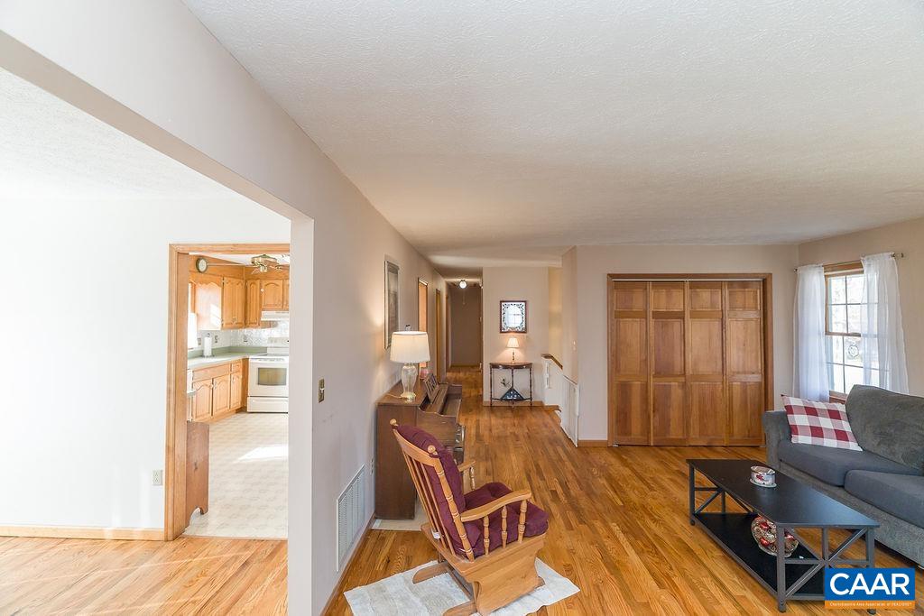 43 DOGWOOD RD, STUARTS DRAFT, Virginia 24477, 4 Bedrooms Bedrooms, ,3 BathroomsBathrooms,Residential,43 DOGWOOD RD,675063 MLS # 675063 43 DOGWOOD RD, STUARTS DRAFT, Virginia 24477, 4 Bedrooms Bedrooms, ,3 BathroomsBathrooms,Residential,43 DOGWOOD RD,675063 MLS # 675063