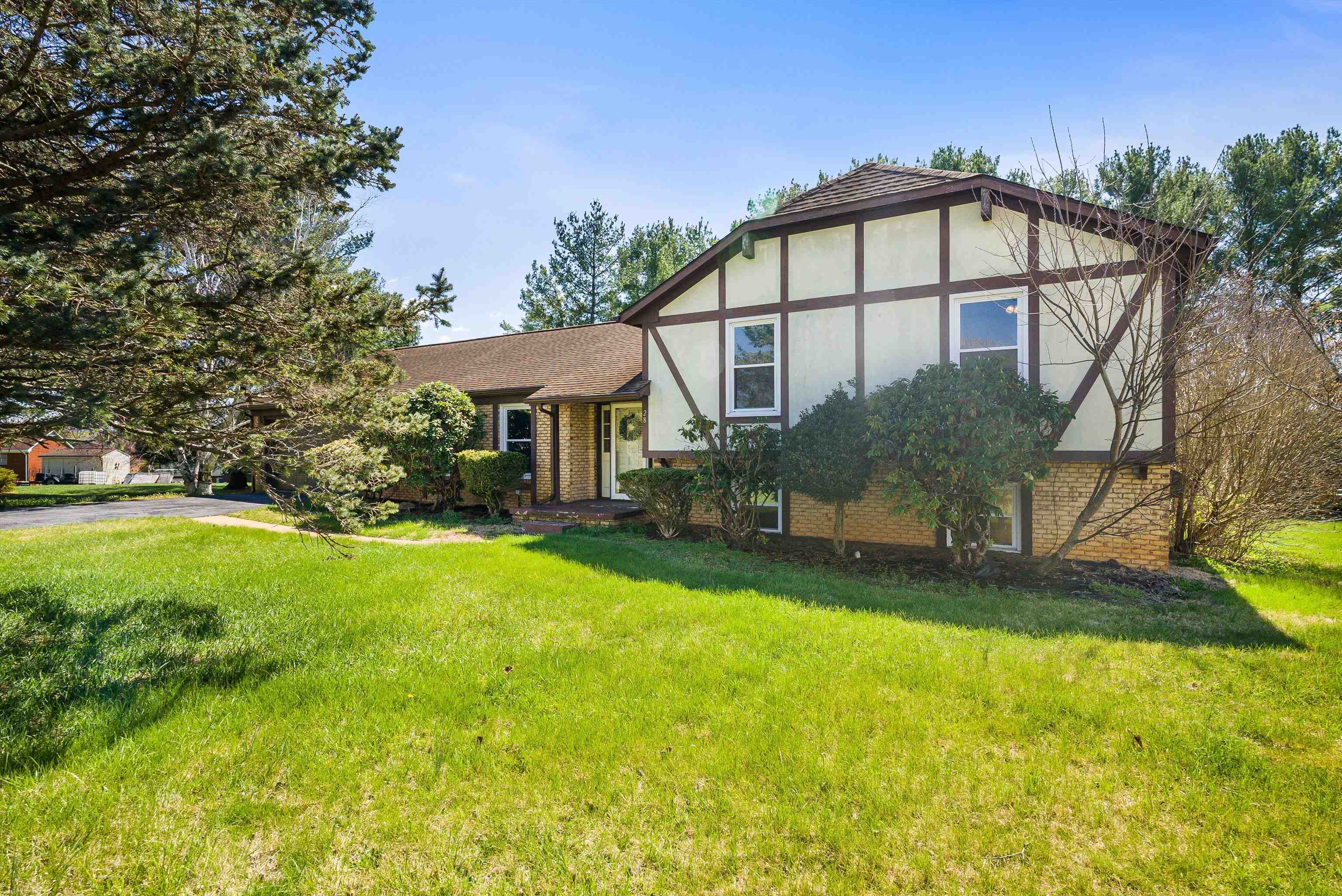 28 BRIGHTON CT, STUARTS DRAFT, Virginia 24477, 3 Bedrooms Bedrooms, ,2 BathroomsBathrooms,Residential,28 BRIGHTON CT,675068 MLS # 675068