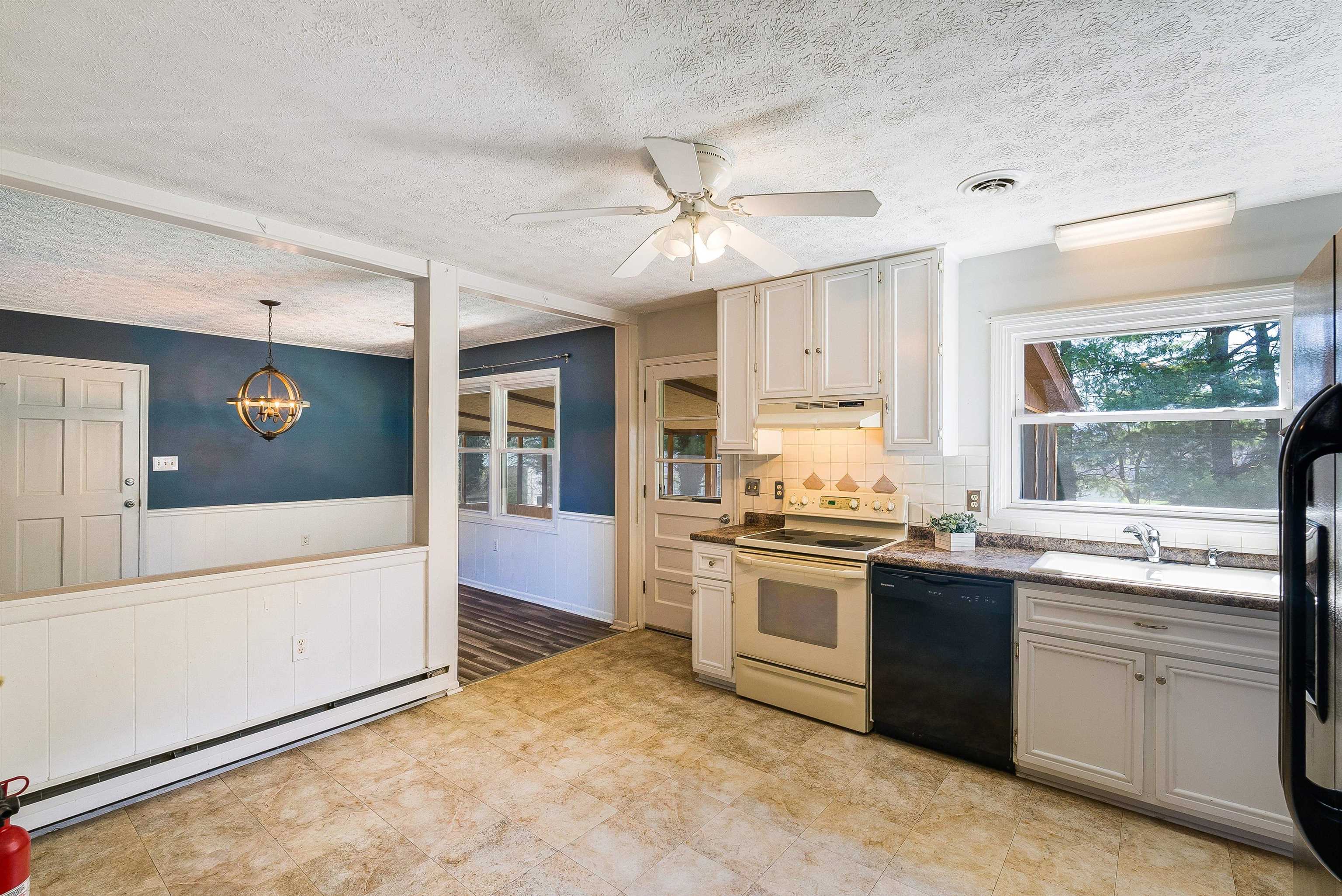 28 BRIGHTON CT, STUARTS DRAFT, Virginia 24477, 3 Bedrooms Bedrooms, ,2 BathroomsBathrooms,Residential,28 BRIGHTON CT,675068 MLS # 675068