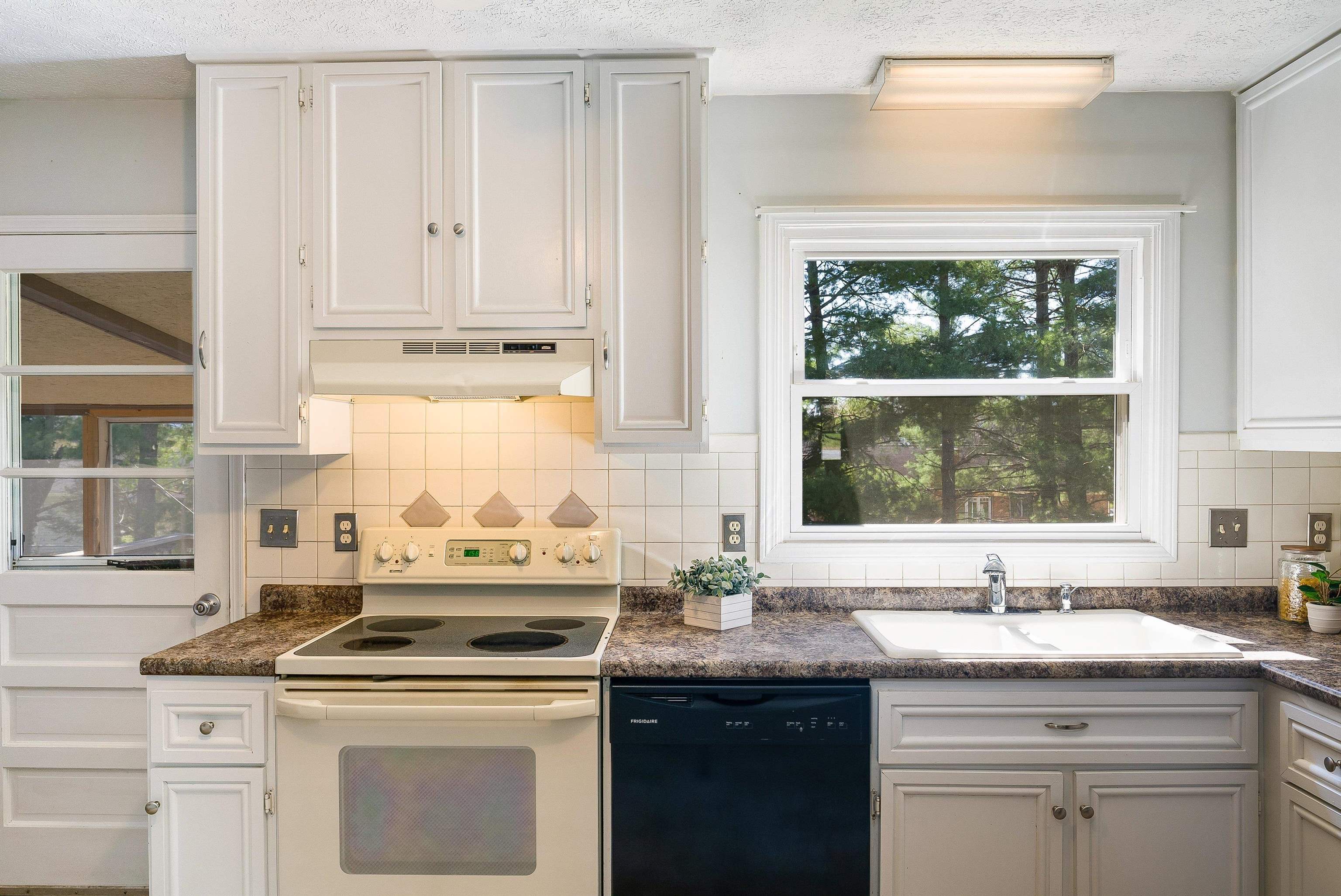 28 BRIGHTON CT, STUARTS DRAFT, Virginia 24477, 3 Bedrooms Bedrooms, ,2 BathroomsBathrooms,Residential,28 BRIGHTON CT,675068 MLS # 675068