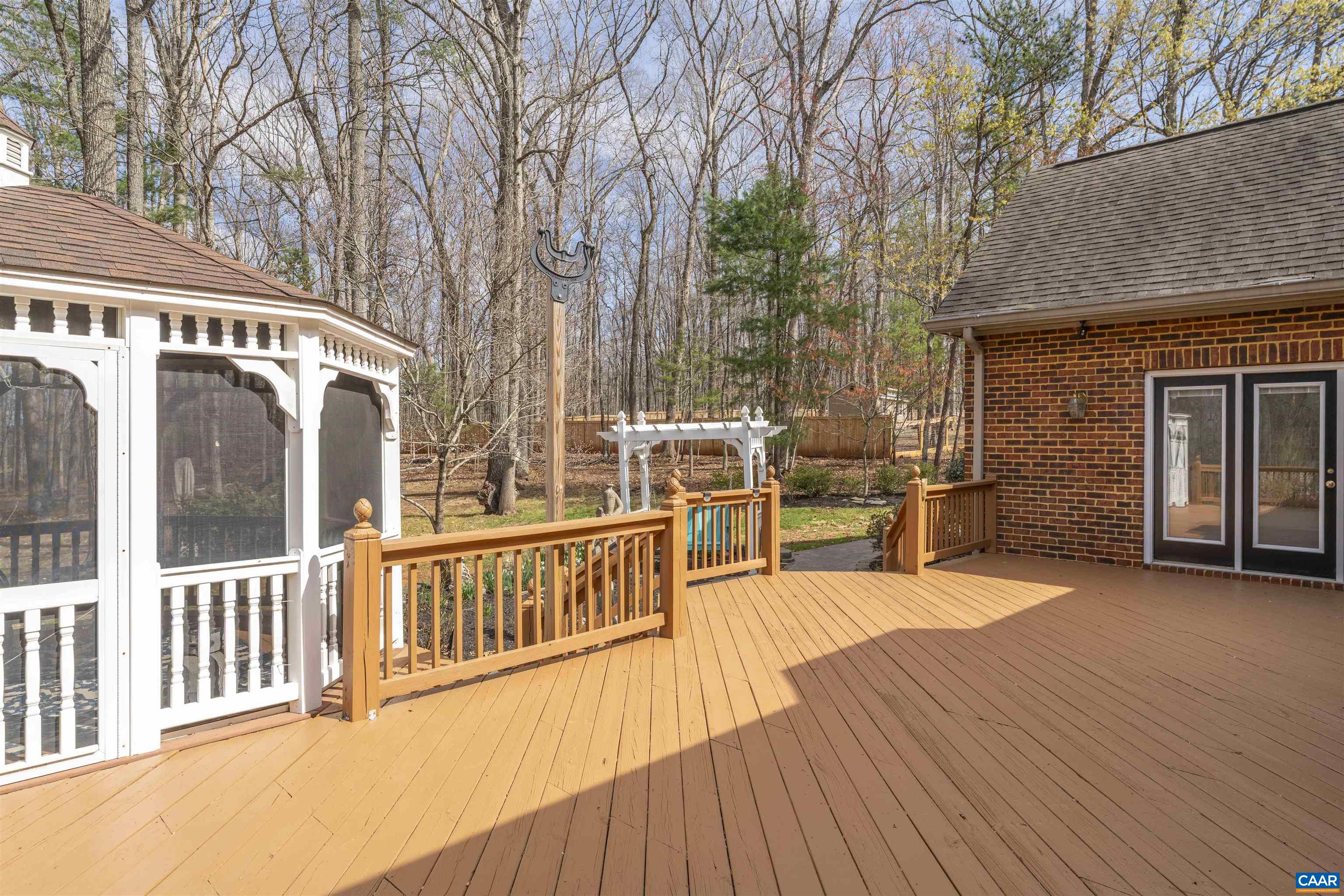 Additional view of detached screen porch! Additional view of detached screen porch!