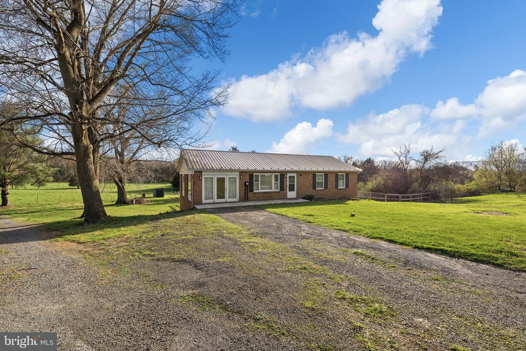 300 MARTIN ST, LURAY, Virginia 22835, 4 Bedrooms Bedrooms, ,2 BathroomsBathrooms,Residential,300 MARTIN ST,VAPA2006208 MLS # VAPA2006208
