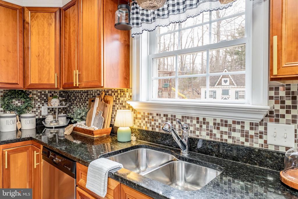 406 WOODLAND DR, LURAY, Virginia 22835, 4 Bedrooms Bedrooms, ,2 BathroomsBathrooms,Residential,406 WOODLAND DR,VAPA2006218 MLS # VAPA2006218