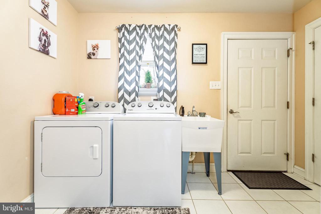 406 WOODLAND DR, LURAY, Virginia 22835, 4 Bedrooms Bedrooms, ,2 BathroomsBathrooms,Residential,406 WOODLAND DR,VAPA2006218 MLS # VAPA2006218