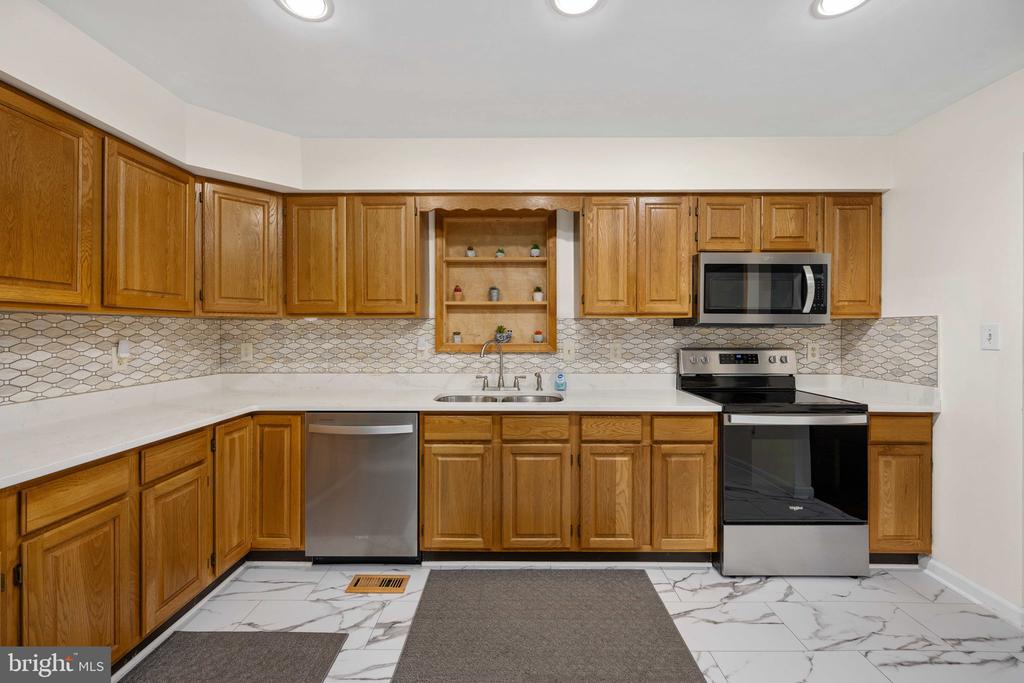 200 LIBERTY BLVD, LOCUST GROVE, Virginia 22508, 3 Bedrooms Bedrooms, ,3 BathroomsBathrooms,Residential,LAKE OF THE WOOD,200 LIBERTY BLVD,VAOR2013680 MLS # VAOR2013680