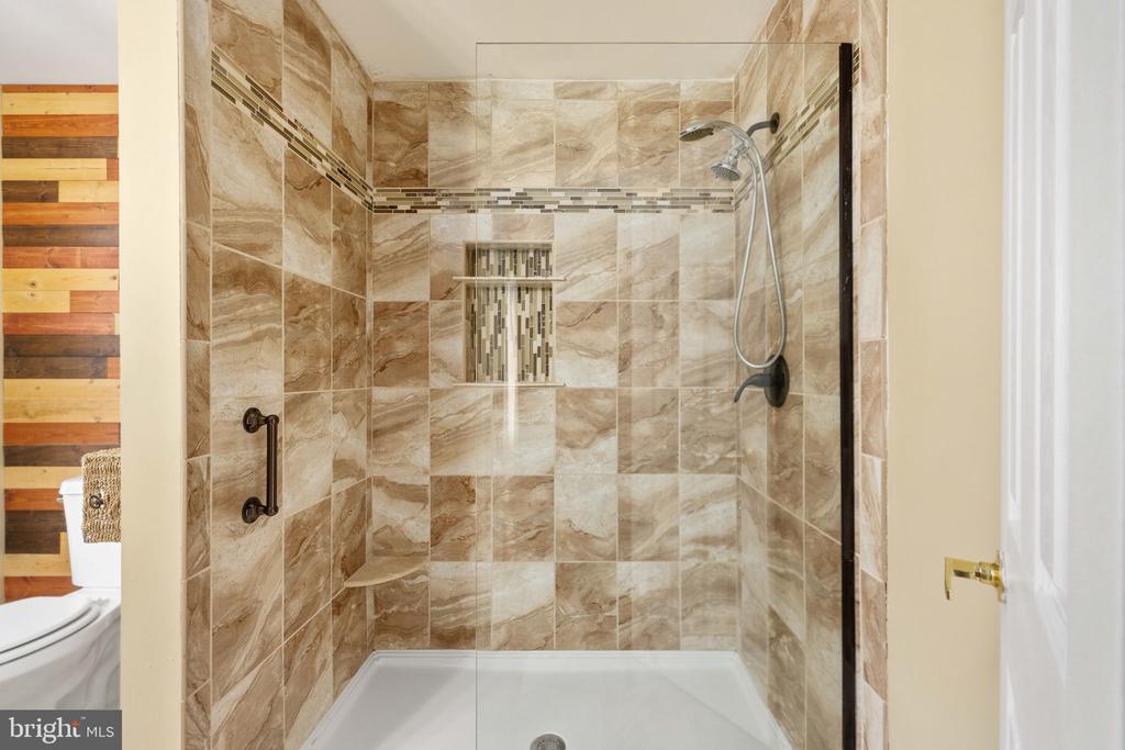 200 LIBERTY BLVD, LOCUST GROVE, Virginia 22508, 3 Bedrooms Bedrooms, ,3 BathroomsBathrooms,Residential,LAKE OF THE WOOD,200 LIBERTY BLVD,VAOR2013680 MLS # VAOR2013680