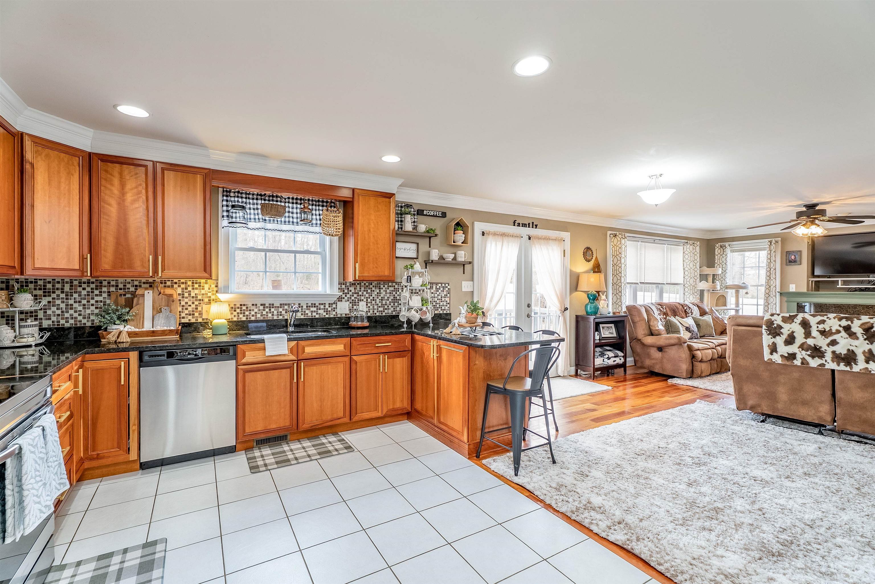 406 WOODLAND DR, LURAY, Virginia 22835, 4 Bedrooms Bedrooms, ,2 BathroomsBathrooms,Residential,406 WOODLAND DR,675091 MLS # 675091