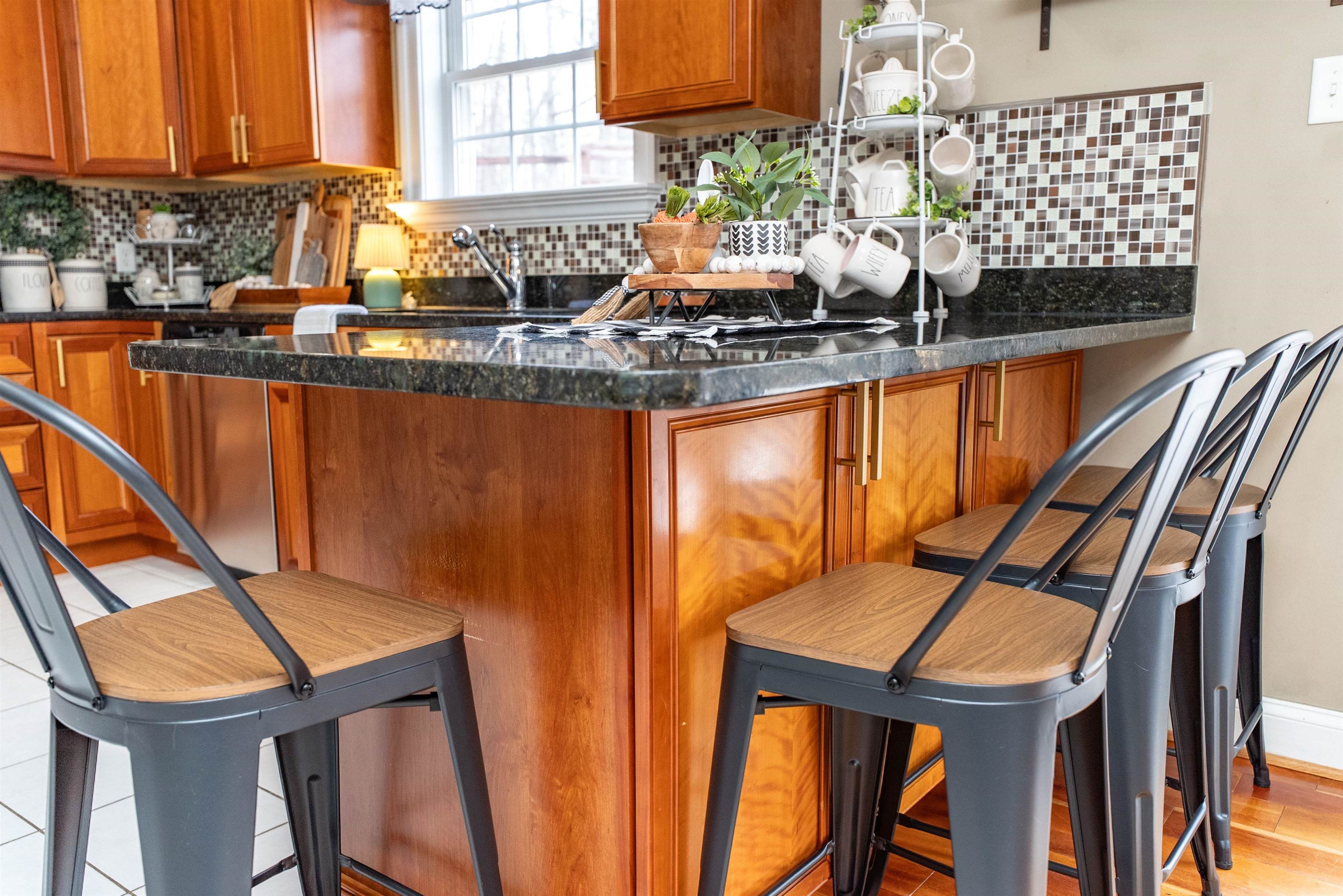 406 WOODLAND DR, LURAY, Virginia 22835, 4 Bedrooms Bedrooms, ,2 BathroomsBathrooms,Residential,406 WOODLAND DR,675091 MLS # 675091