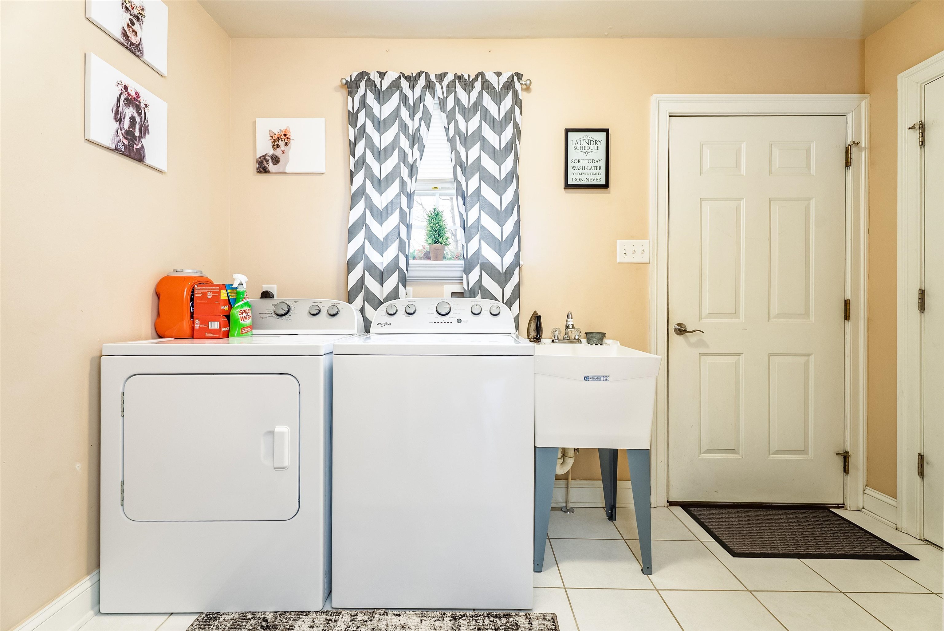 406 WOODLAND DR, LURAY, Virginia 22835, 4 Bedrooms Bedrooms, ,2 BathroomsBathrooms,Residential,406 WOODLAND DR,675091 MLS # 675091