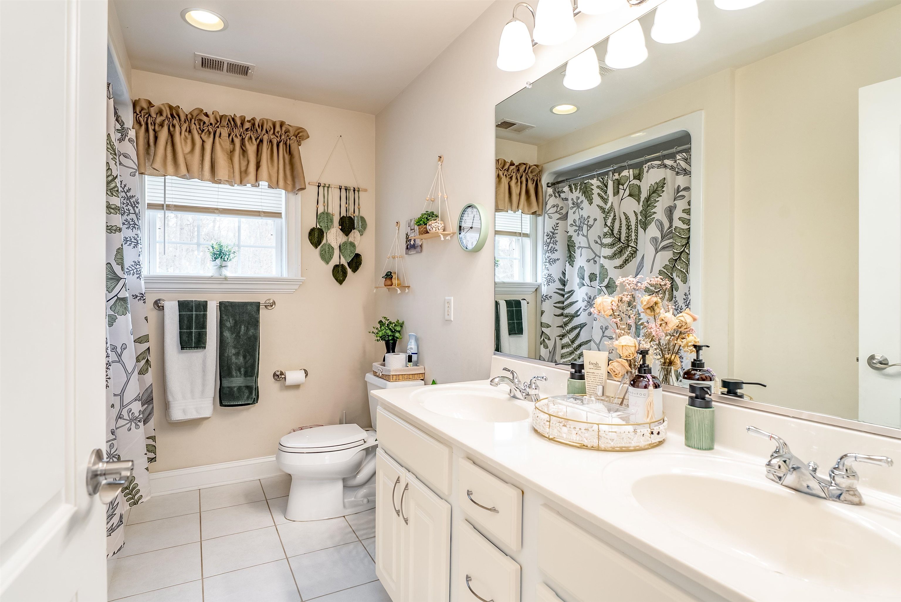 406 WOODLAND DR, LURAY, Virginia 22835, 4 Bedrooms Bedrooms, ,2 BathroomsBathrooms,Residential,406 WOODLAND DR,675091 MLS # 675091