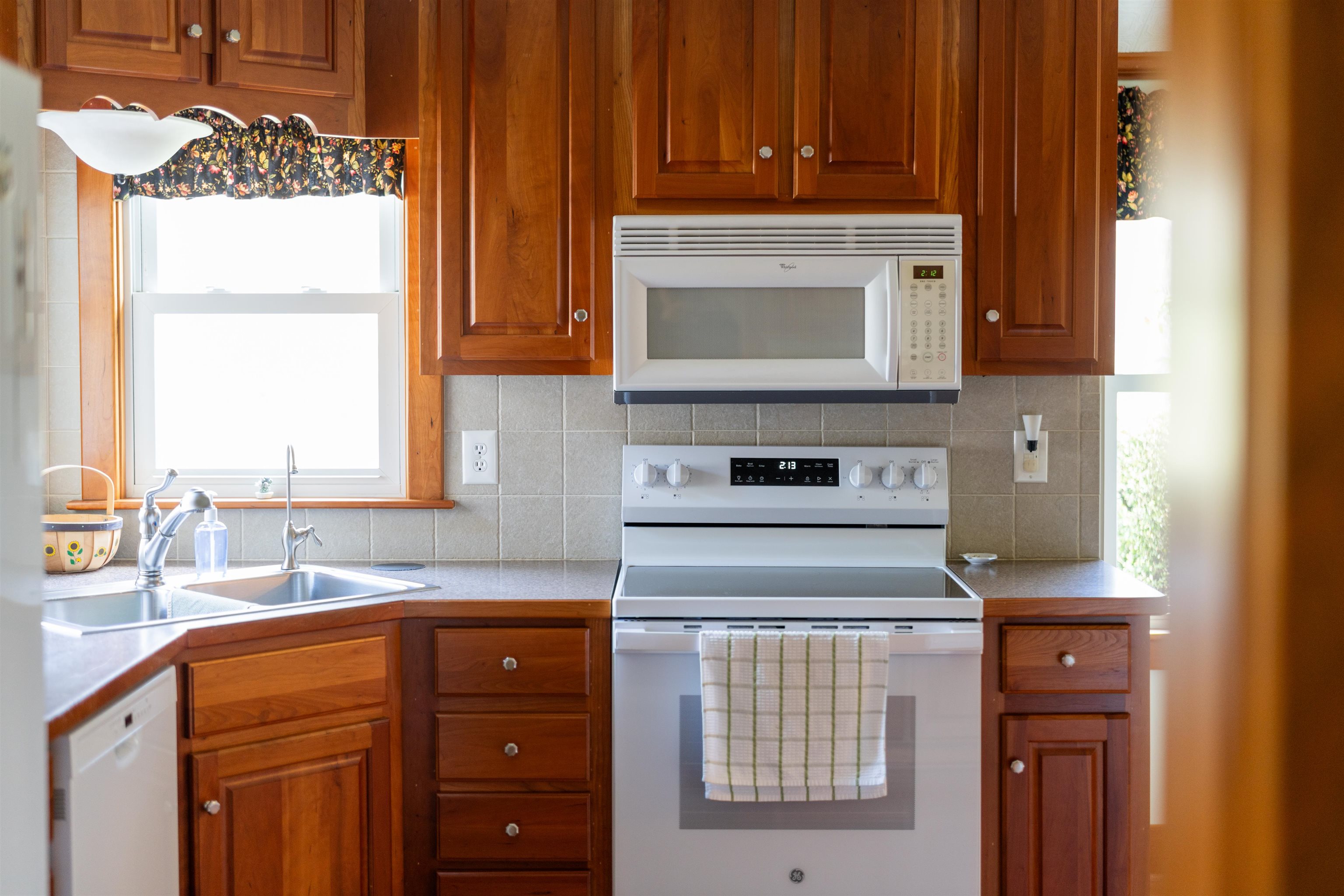 584 NEWPORT RD, SPOTTSWOOD, Virginia 24476, 3 Bedrooms Bedrooms, ,2 BathroomsBathrooms,Residential,584 NEWPORT RD,675093 MLS # 675093