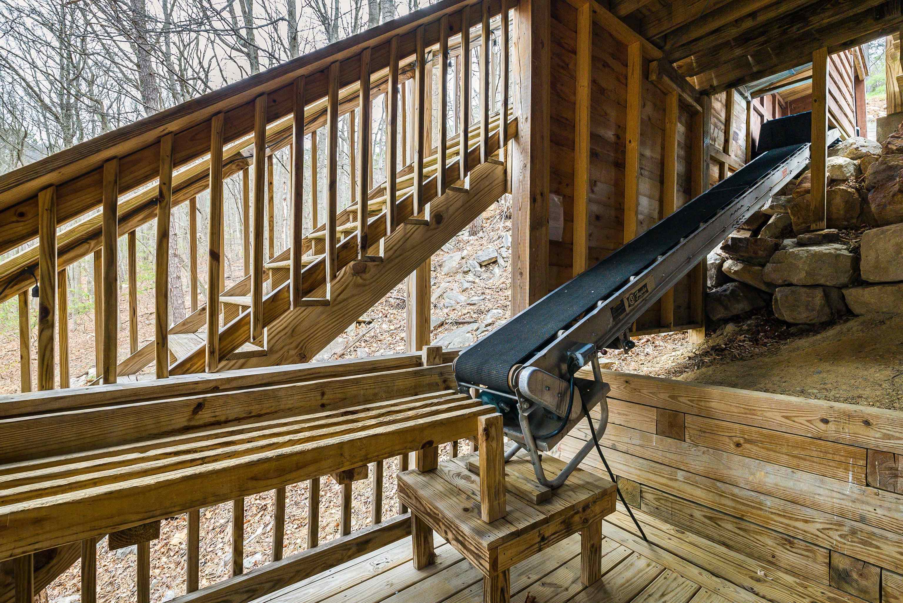 781 RAINIER RD, MCGAHEYSVILLE, Virginia 22840, 5 Bedrooms Bedrooms, ,4 BathroomsBathrooms,Residential,The Scrap Nest,781 RAINIER RD,675110 MLS # 675110