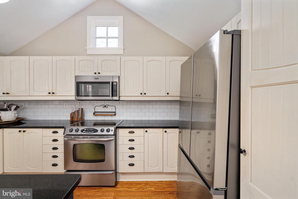 560 RICHMOND RD, AMISSVILLE, Virginia 20106, 4 Bedrooms Bedrooms, ,4 BathroomsBathrooms,Residential,560 RICHMOND RD,VARP2002374 MLS # VARP2002374