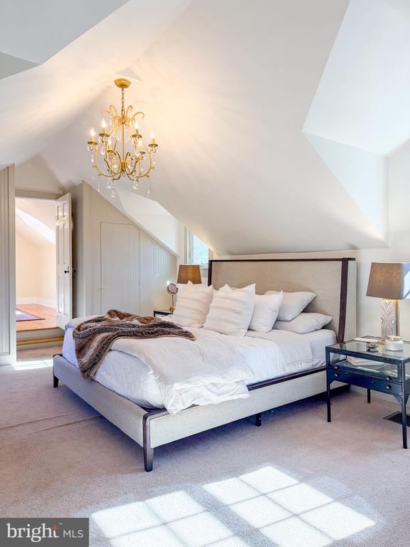 560 RICHMOND RD, AMISSVILLE, Virginia 20106, 4 Bedrooms Bedrooms, ,4 BathroomsBathrooms,Residential,560 RICHMOND RD,VARP2002374 MLS # VARP2002374