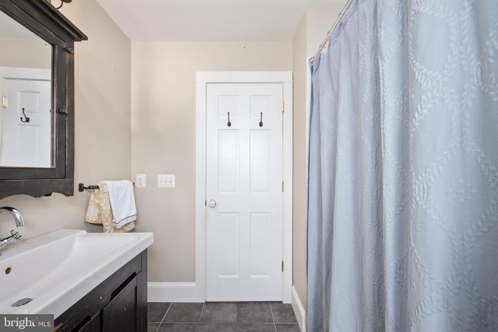 560 RICHMOND RD, AMISSVILLE, Virginia 20106, 4 Bedrooms Bedrooms, ,4 BathroomsBathrooms,Residential,560 RICHMOND RD,VARP2002374 MLS # VARP2002374