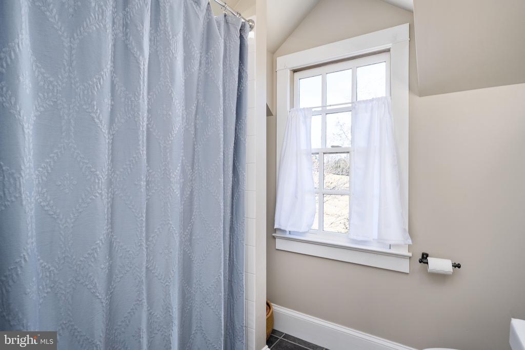 560 RICHMOND RD, AMISSVILLE, Virginia 20106, 4 Bedrooms Bedrooms, ,4 BathroomsBathrooms,Residential,560 RICHMOND RD,VARP2002374 MLS # VARP2002374