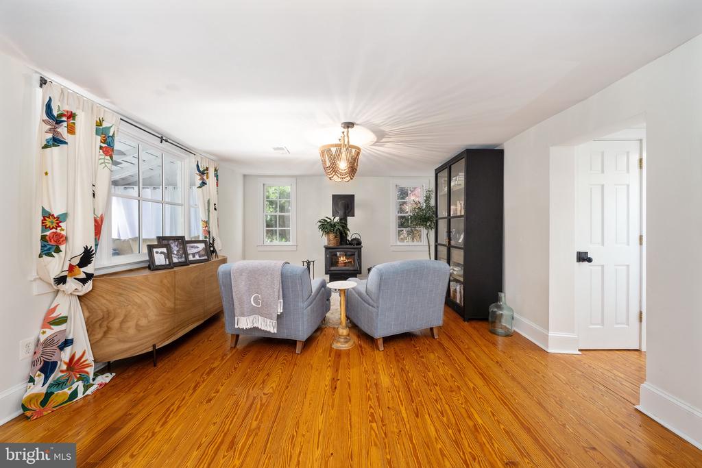 560 RICHMOND RD, AMISSVILLE, Virginia 20106, 4 Bedrooms Bedrooms, ,4 BathroomsBathrooms,Residential,560 RICHMOND RD,VARP2002374 MLS # VARP2002374