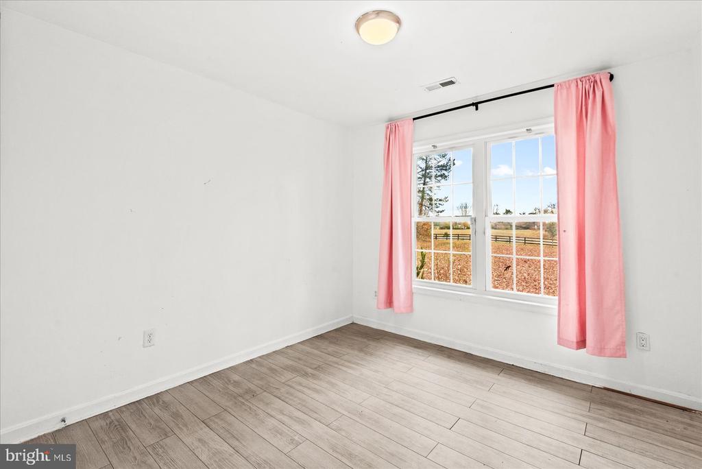 9617 THOUSAND OAKS LN, SPOTSYLVANIA, Virginia 22551, 4 Bedrooms Bedrooms, ,2 BathroomsBathrooms,Residential,9617 THOUSAND OAKS LN,VASP2037616 MLS # VASP2037616