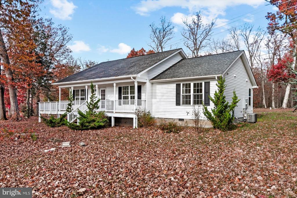 9617 THOUSAND OAKS LN, SPOTSYLVANIA, Virginia 22551, 4 Bedrooms Bedrooms, ,2 BathroomsBathrooms,Residential,9617 THOUSAND OAKS LN,VASP2037616 MLS # VASP2037616