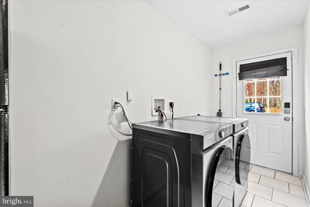 9617 THOUSAND OAKS LN, SPOTSYLVANIA, Virginia 22551, 4 Bedrooms Bedrooms, ,2 BathroomsBathrooms,Residential,9617 THOUSAND OAKS LN,VASP2037616 MLS # VASP2037616