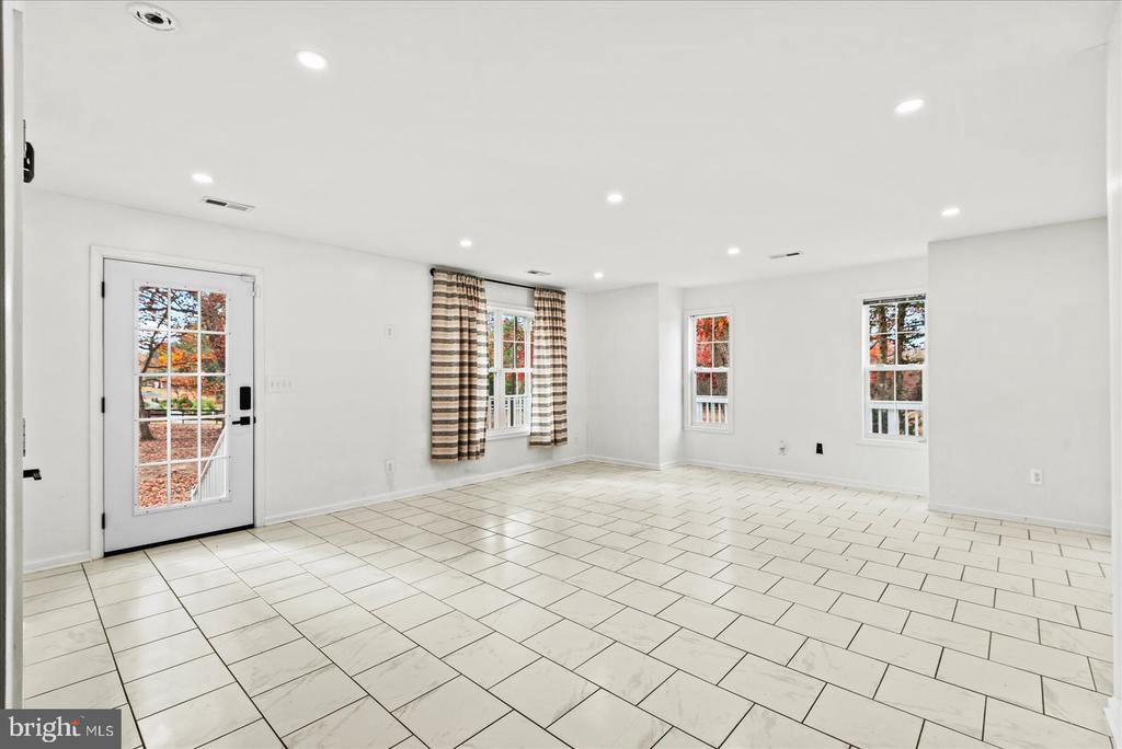 9617 THOUSAND OAKS LN, SPOTSYLVANIA, Virginia 22551, 4 Bedrooms Bedrooms, ,2 BathroomsBathrooms,Residential,9617 THOUSAND OAKS LN,VASP2037616 MLS # VASP2037616