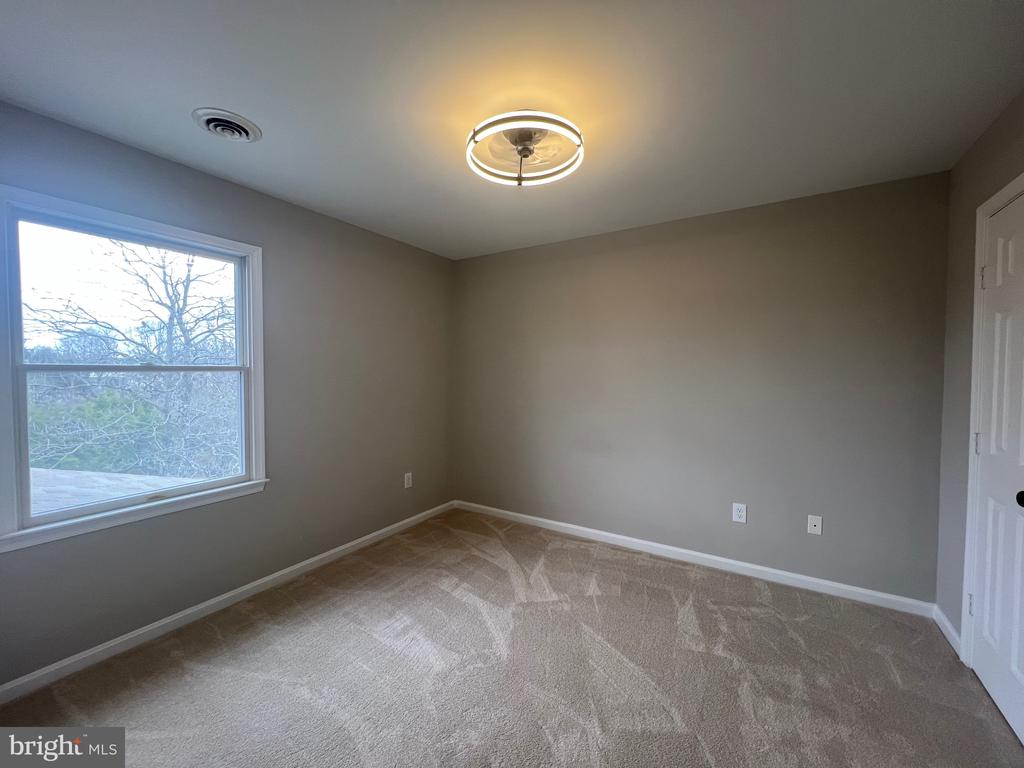 11665 FLAG ROCK DR, REMINGTON, Virginia 22734, 5 Bedrooms Bedrooms, ,3 BathroomsBathrooms,Residential,11665 FLAG ROCK DR,VAFQ2020360 MLS # VAFQ2020360