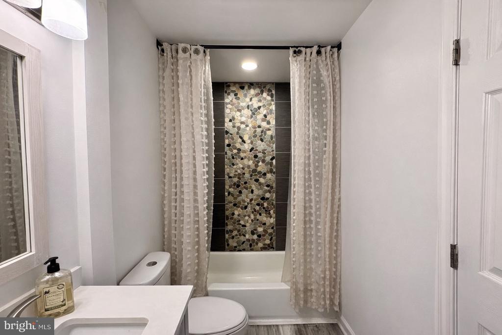 161 N ANNA DR, LOUISA, Virginia 23093, 2 Bedrooms Bedrooms, ,1 BathroomBathrooms,Residential,161 N ANNA DR,VALA2009492 MLS # VALA2009492