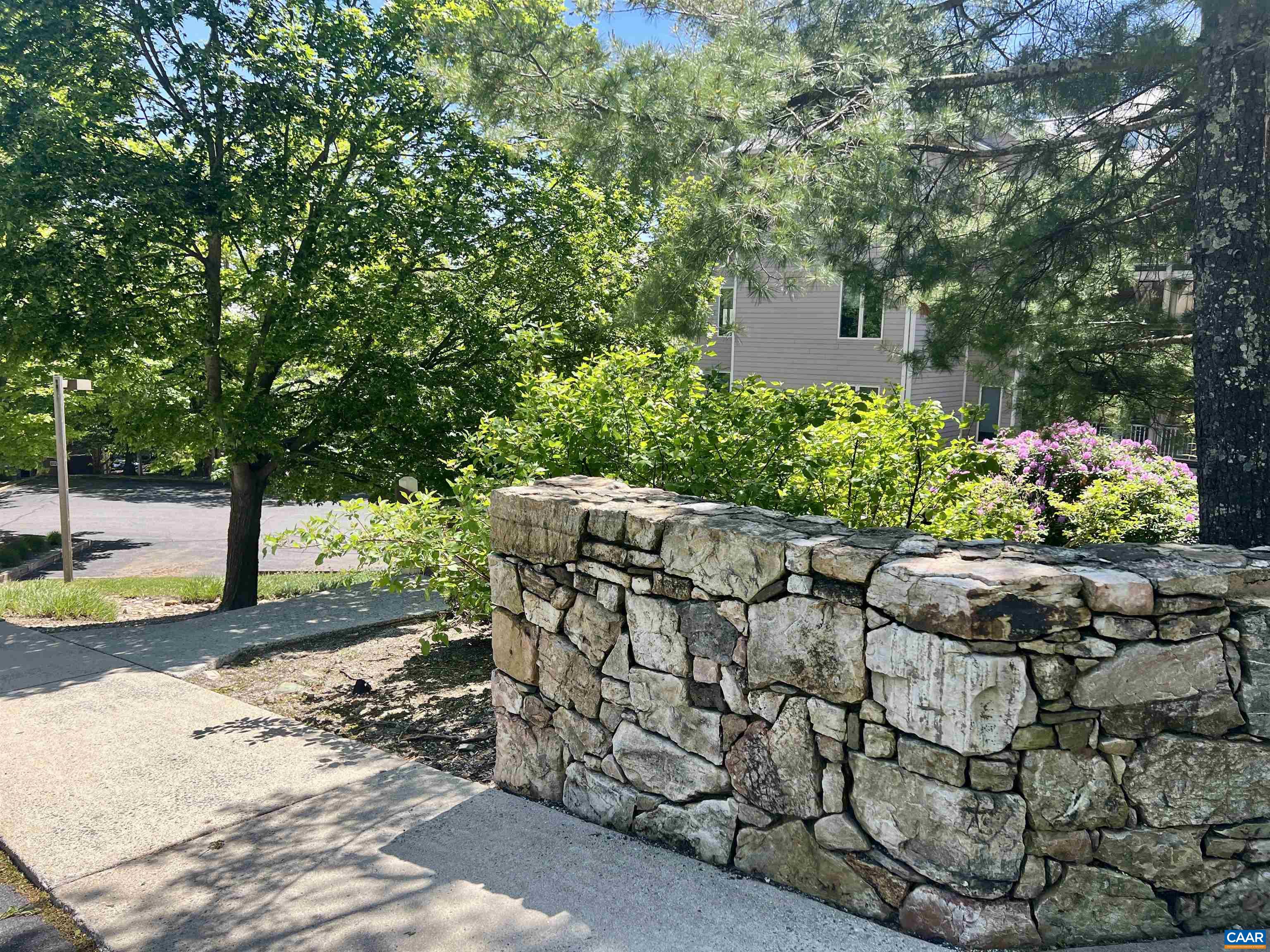 High Ridge Court Walkway High Ridge Court Walkway