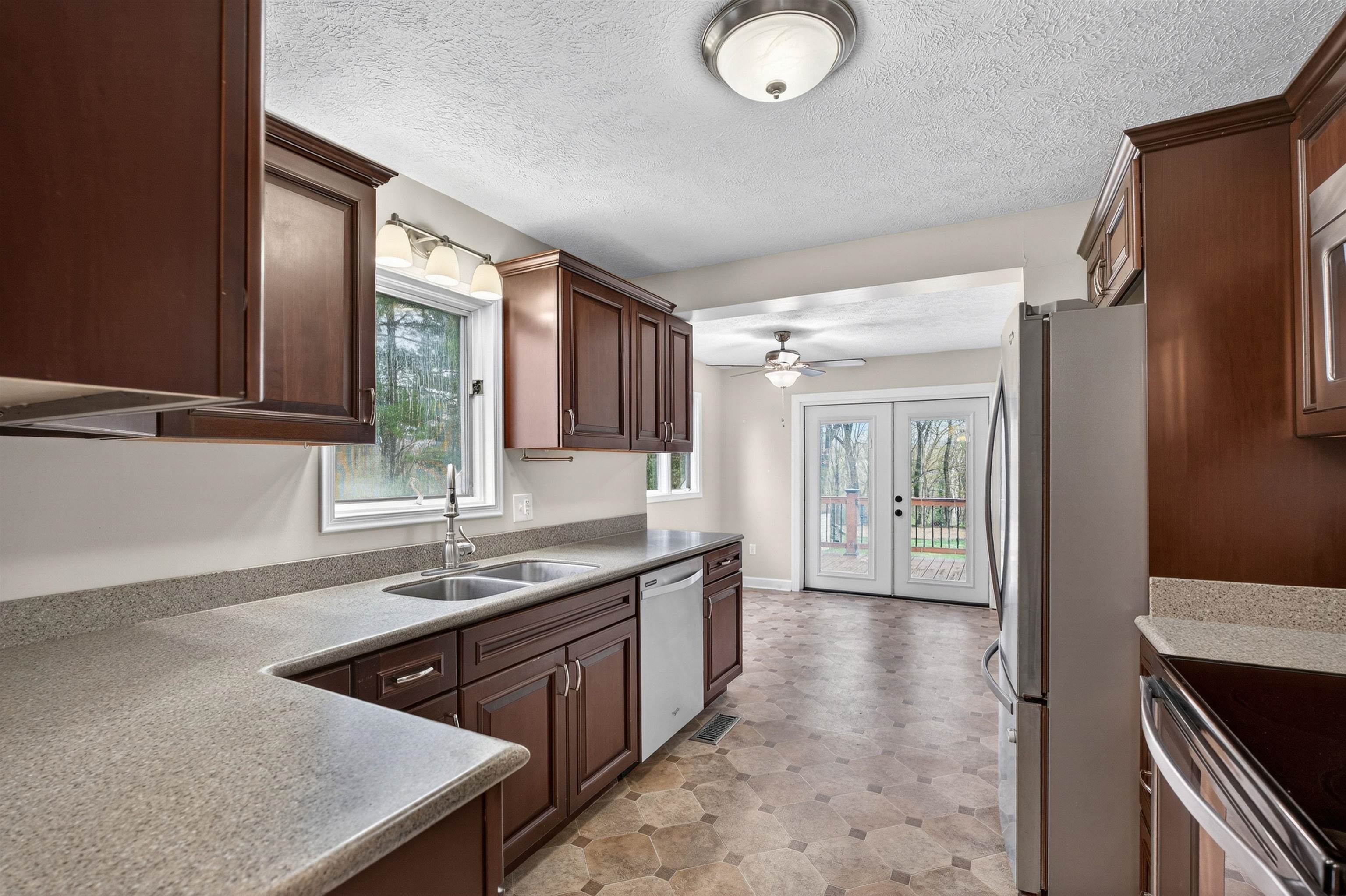 106 SHENANDOAH AVE, SHENANDOAH, Virginia 22849, 3 Bedrooms Bedrooms, ,2 BathroomsBathrooms,Residential,106 SHENANDOAH AVE,675138 MLS # 675138