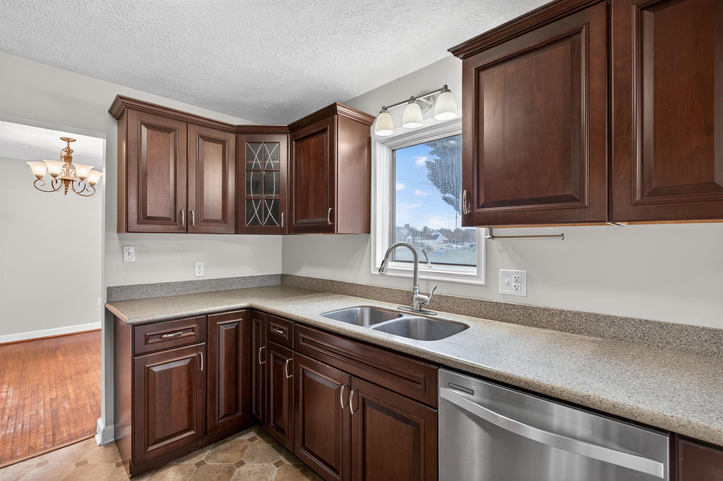 106 SHENANDOAH AVE, SHENANDOAH, Virginia 22849, 3 Bedrooms Bedrooms, ,2 BathroomsBathrooms,Residential,106 SHENANDOAH AVE,675138 MLS # 675138