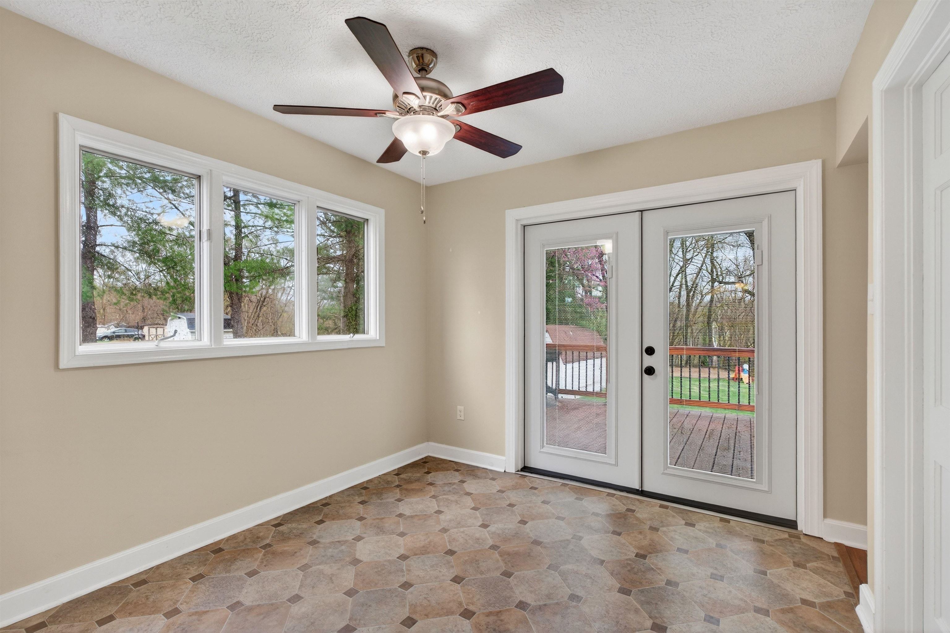 106 SHENANDOAH AVE, SHENANDOAH, Virginia 22849, 3 Bedrooms Bedrooms, ,2 BathroomsBathrooms,Residential,106 SHENANDOAH AVE,675138 MLS # 675138