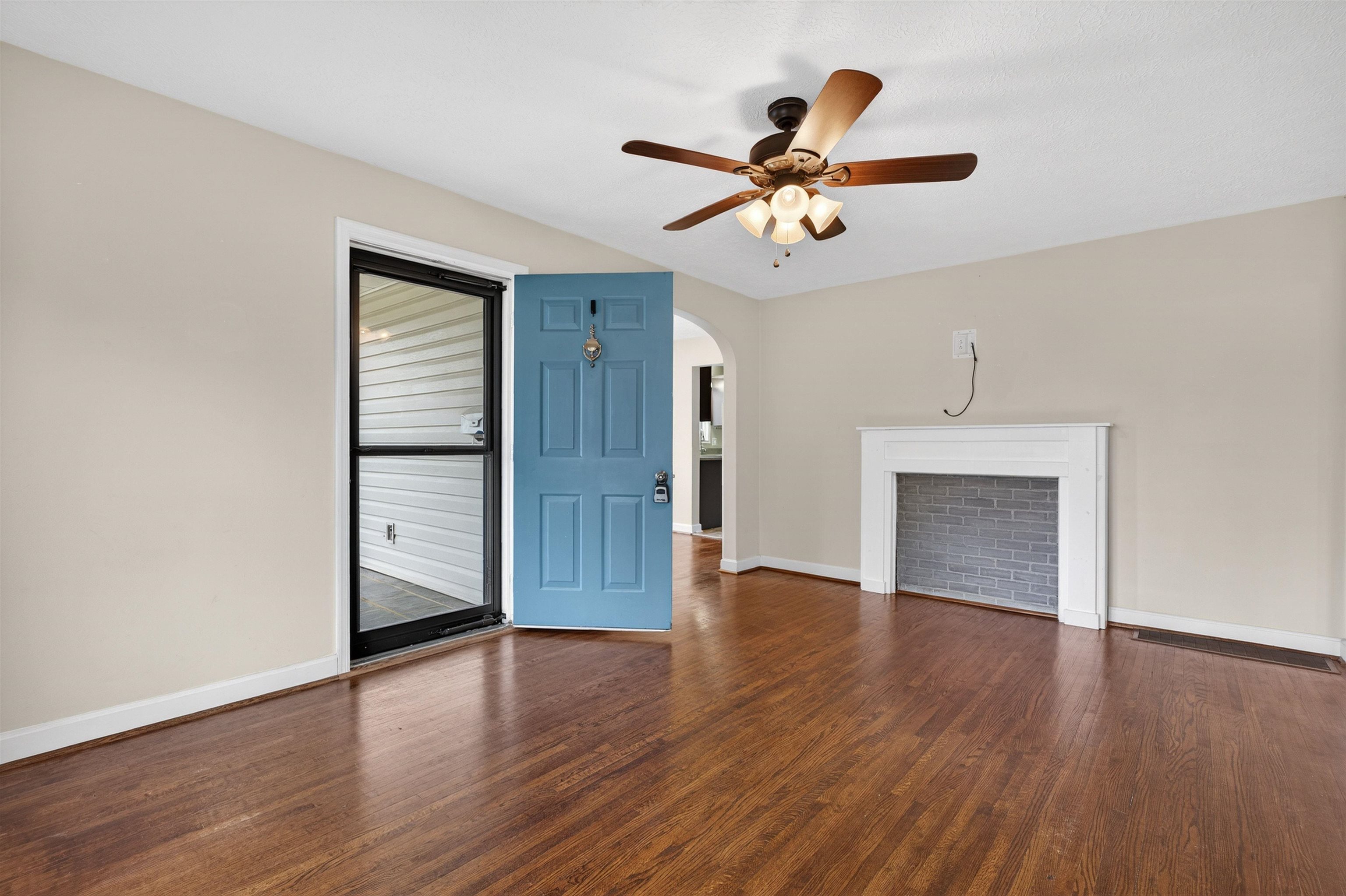 106 SHENANDOAH AVE, SHENANDOAH, Virginia 22849, 3 Bedrooms Bedrooms, ,2 BathroomsBathrooms,Residential,106 SHENANDOAH AVE,675138 MLS # 675138