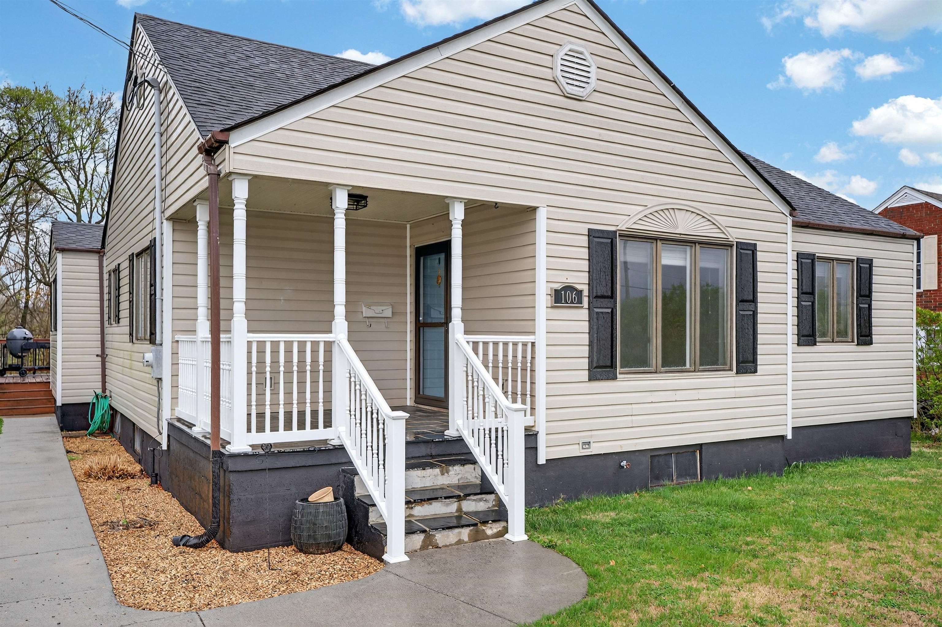 106 SHENANDOAH AVE, SHENANDOAH, Virginia 22849, 3 Bedrooms Bedrooms, ,2 BathroomsBathrooms,Residential,106 SHENANDOAH AVE,675138 MLS # 675138