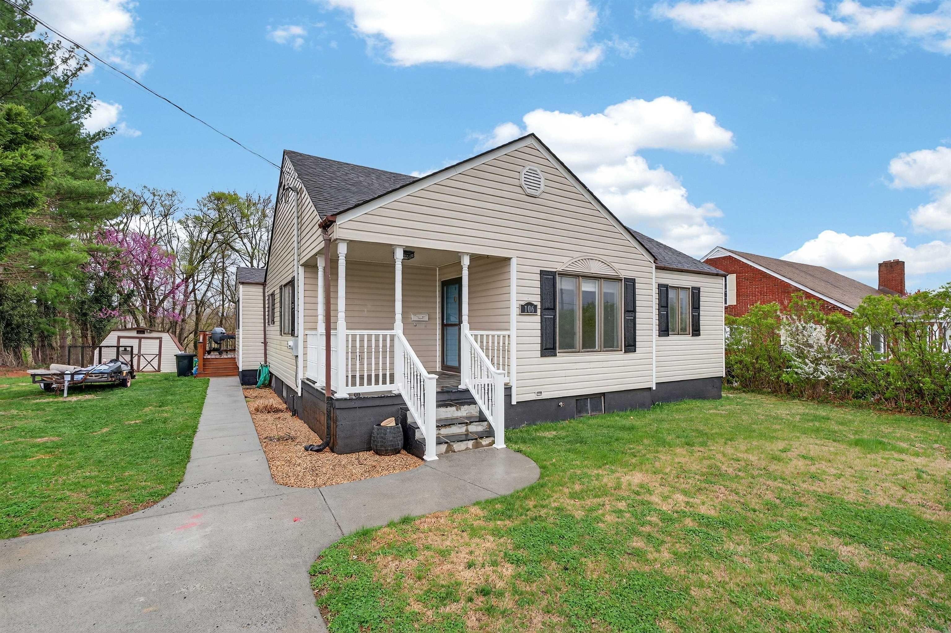 106 SHENANDOAH AVE, SHENANDOAH, Virginia 22849, 3 Bedrooms Bedrooms, ,2 BathroomsBathrooms,Residential,106 SHENANDOAH AVE,675138 MLS # 675138